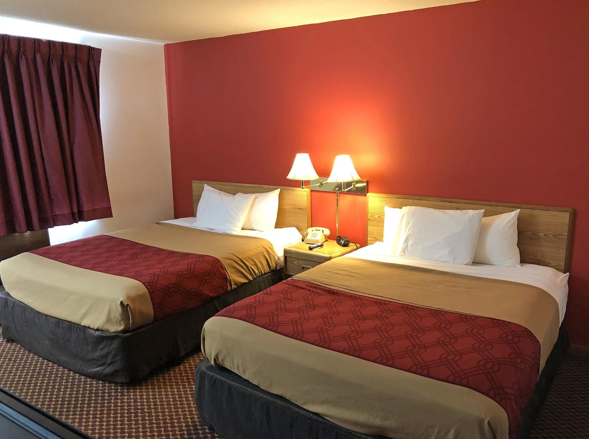 Travelodge By Wyndham אסקנבה מראה חיצוני תמונה