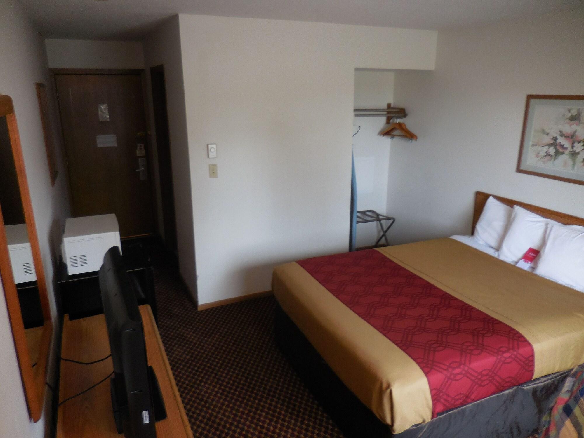 Travelodge By Wyndham אסקנבה מראה חיצוני תמונה