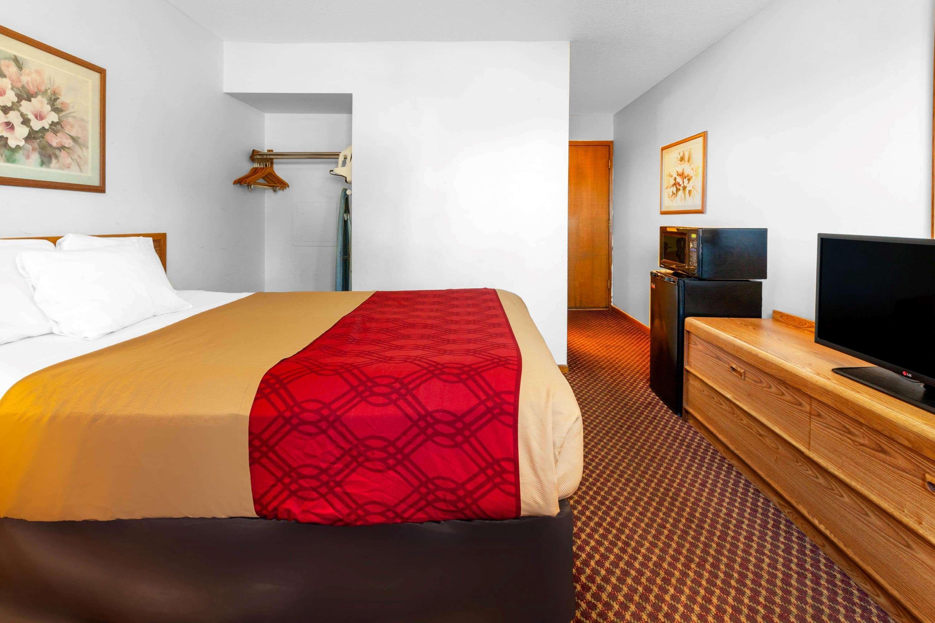 Travelodge By Wyndham אסקנבה מראה חיצוני תמונה