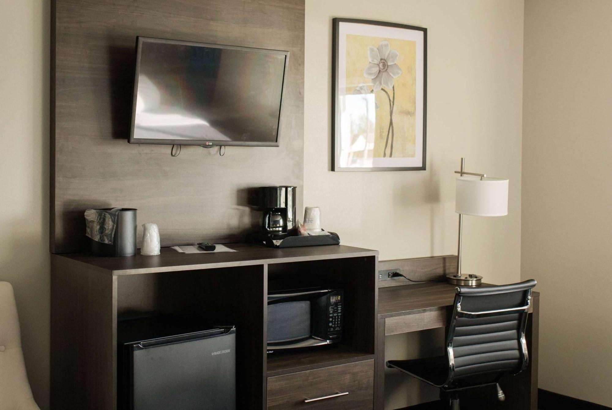 Travelodge By Wyndham אסקנבה מראה חיצוני תמונה