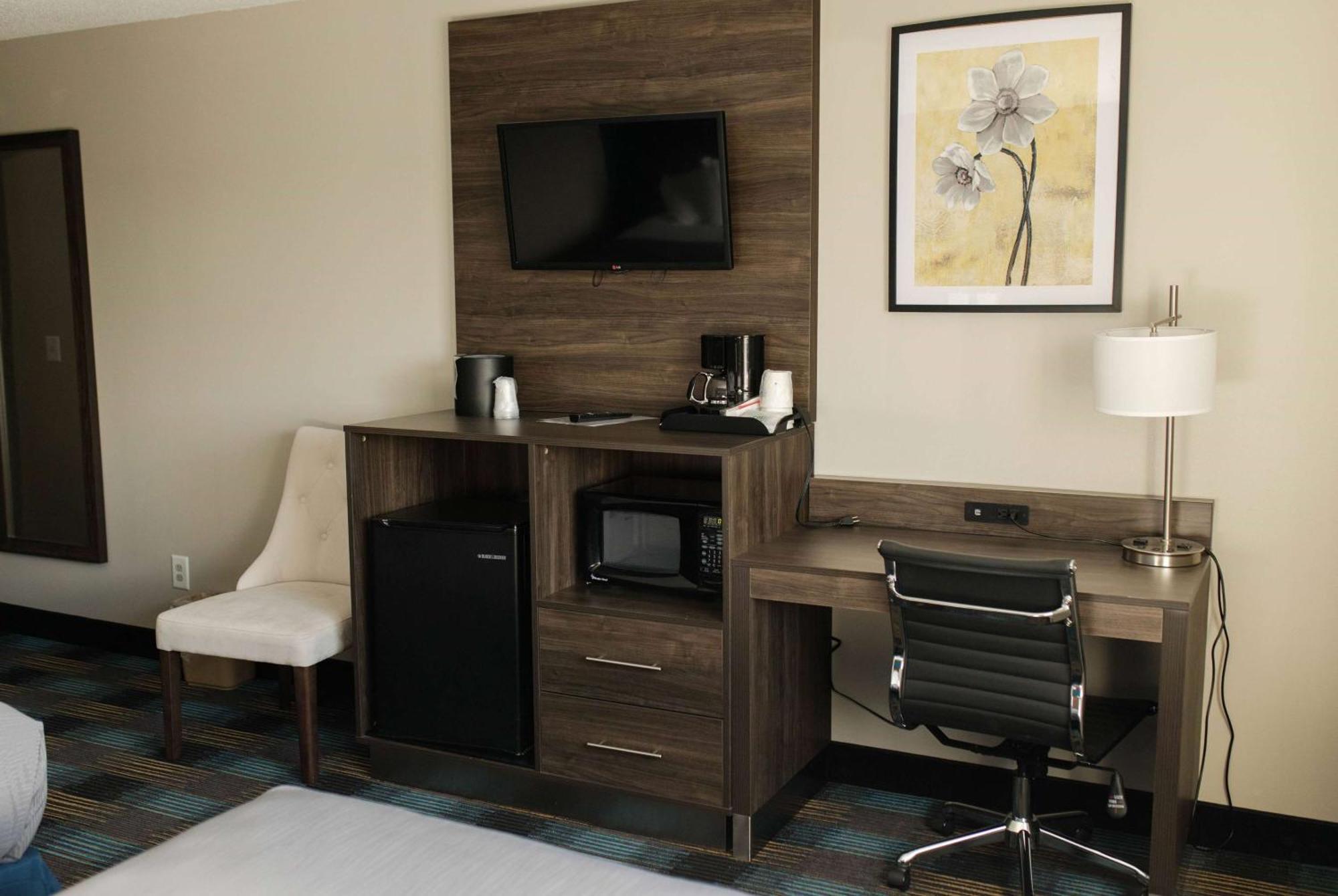 Travelodge By Wyndham אסקנבה מראה חיצוני תמונה