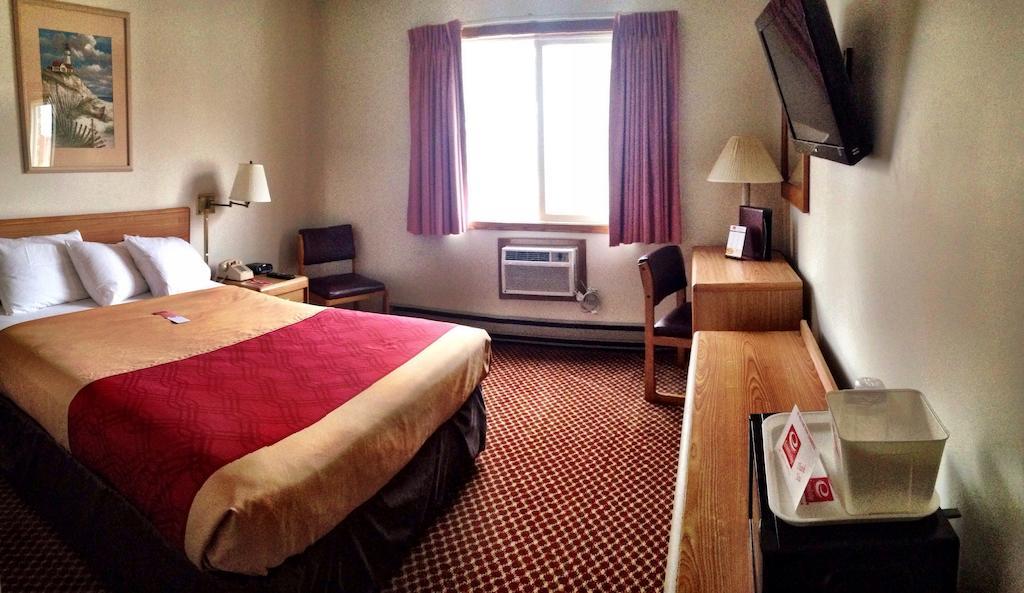 Travelodge By Wyndham אסקנבה מראה חיצוני תמונה