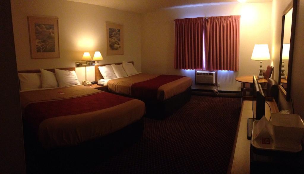 Travelodge By Wyndham אסקנבה מראה חיצוני תמונה